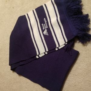 Winter scarf in dark blue/cream